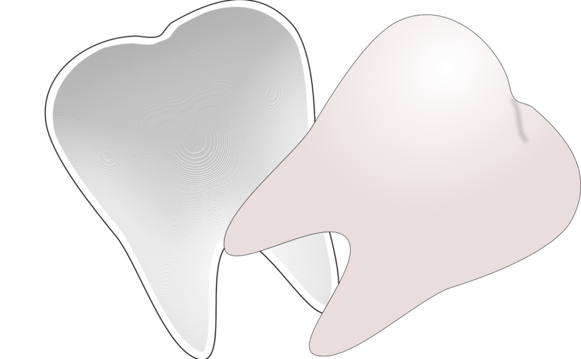 Śliczne urodziwe zęby również wspaniały uroczy uśmieszek to powód do dumy.