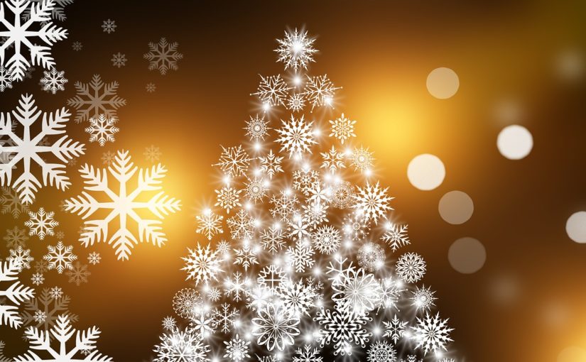 Sztuczne choinki na pniu