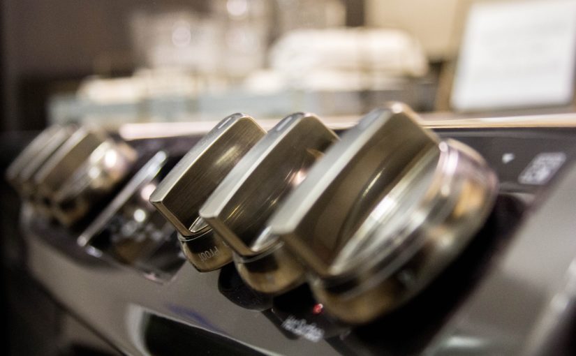 Co jednak uczynić gdy lodówka zakończy działać, a z pralki zaczyna wypływać woda?