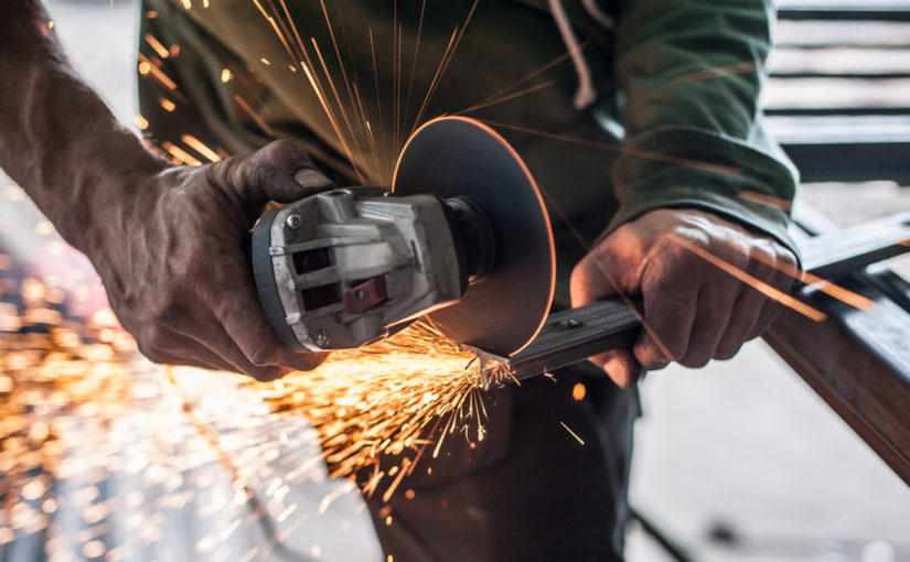 Technologie stosowane w produkcji śrub i wkrętów – jakie założenia są najskuteczniejsze?